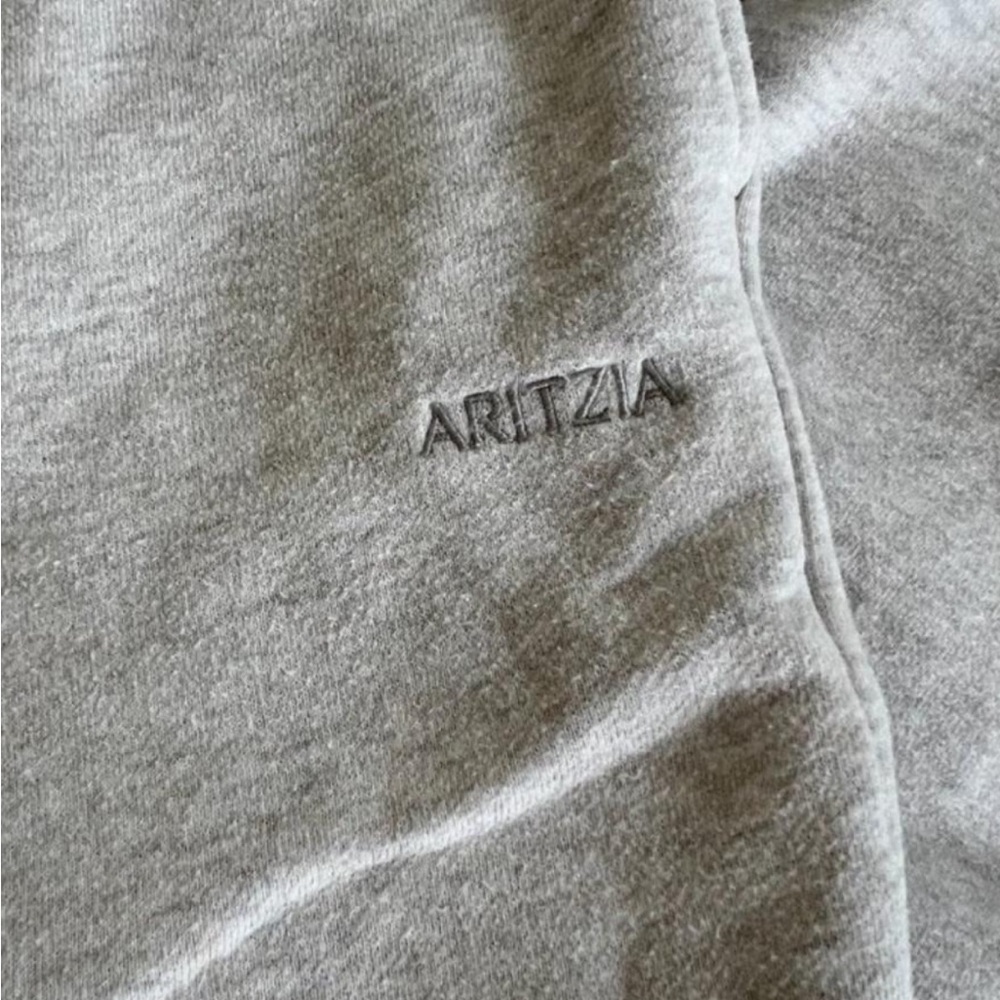 Aritzia grey cargo sweatpants 
Perfect condition
Size XS
Heather chrome